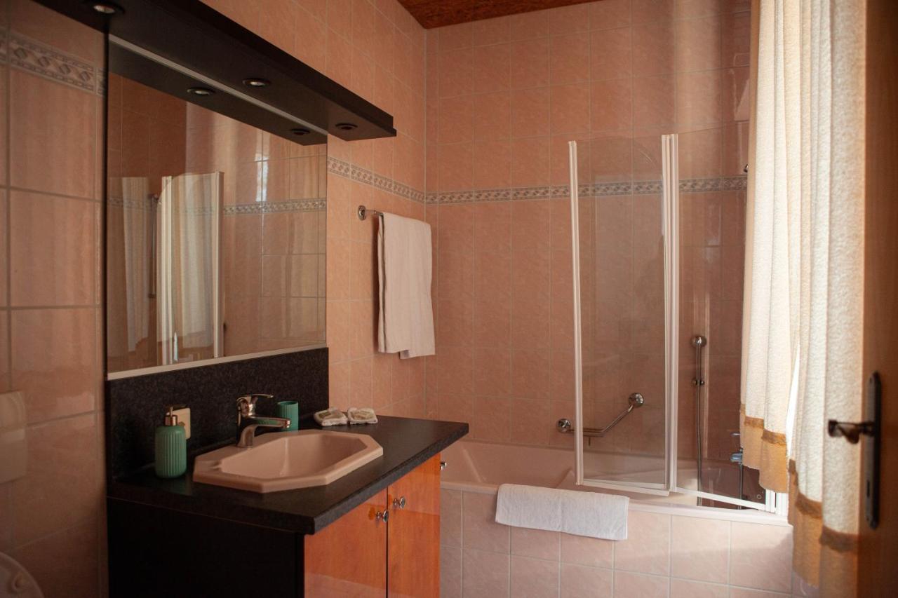 Hotel De L'Ours Courroux Екстериор снимка
